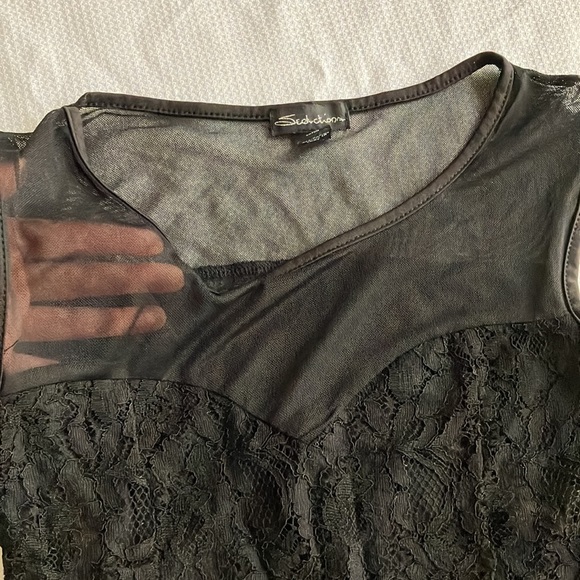 Black mesh and lace sleeveless top - Picture 5 of 10